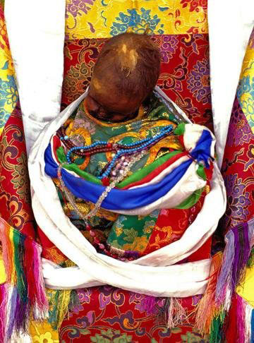 西藏吉祥天母千年不腐肉身之谜，至今头发和指甲仍在生长！