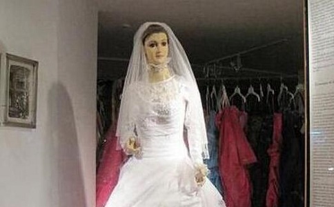 墨西哥婚纱店干尸之谜真的假的，干尸也能做婚纱店里的模特