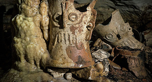 玛雅墓穴中现颅骨，或揭示玛雅毁灭原因？