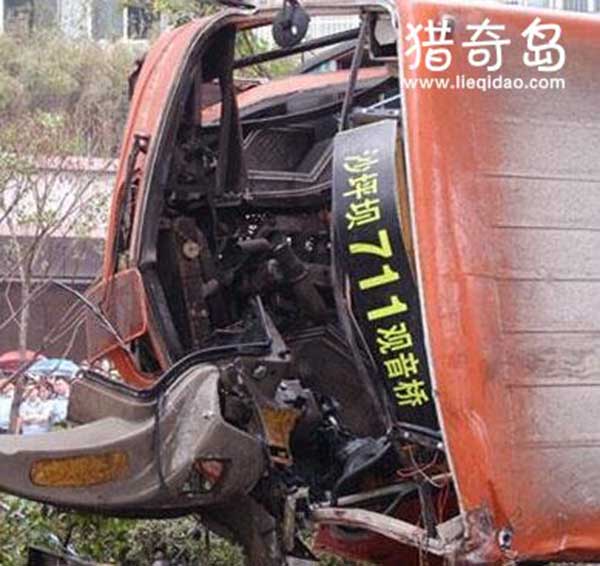 重庆711车祸灵异，公交车上的诡异事件