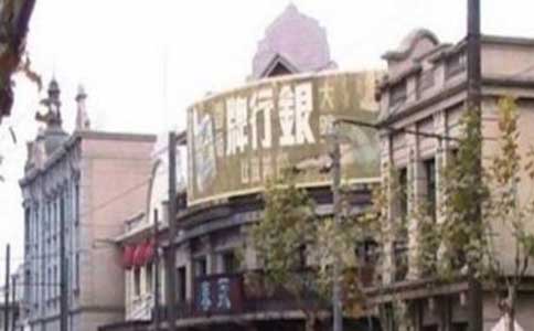 上海十大最邪门的地方，香炉形状的恒隆广场