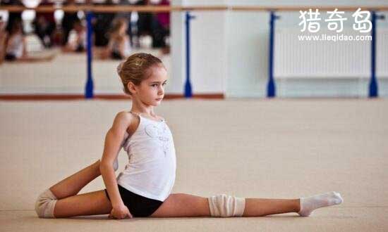 俄罗斯最美童模，玛尔塔·克里洛娃9岁出名(微博/写真)