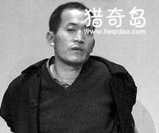 1990年吓疯警察事件，3年之间杀掉67人(杨新海)