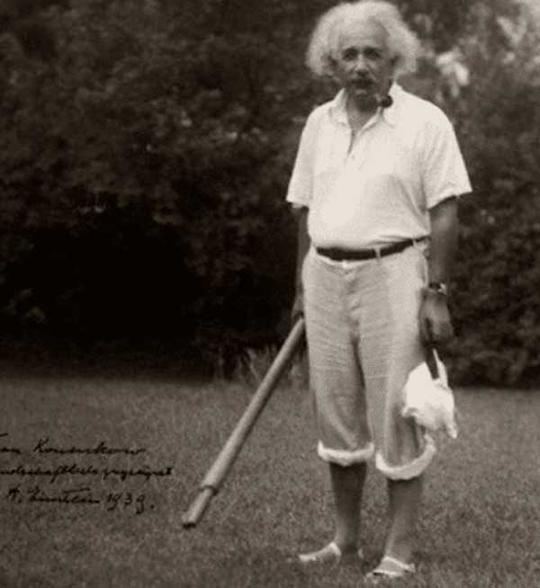爱因斯坦为什么只有半身照
