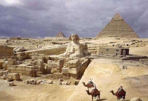 胡夫金字塔未解之谜,埃及胡夫金字塔是古代世界建筑奇迹之一_未解之谜