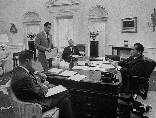 奇闻异事_水门事件是怎么回事?美国水门事件1977年的尼克松扮演什么角色？
