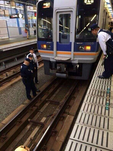 日本大阪车站现灵异事件 跳车女子离奇消失