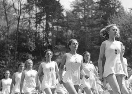 二战德军用小姑娘做实验,450万少女沦为生育机器