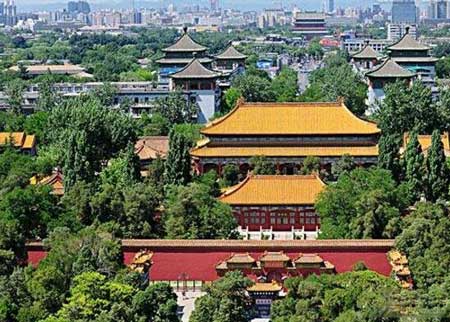 北京景山公园人像之谜,景山公园神秘盘坐人像是巧合吗?