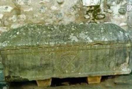法国千年石棺流出清泉,石棺为什么会流出清泉呢?