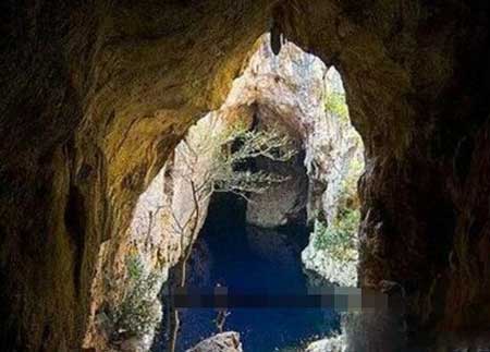 非洲西诺亚洞神秘的魔潭,能够吸入所有东西的恐怖魔潭