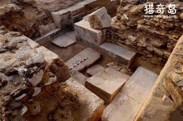 埃及发现4400年前古墓