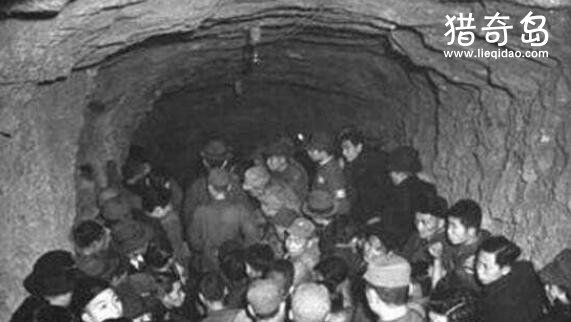 惨绝人寰的重庆大隧道惨案，将近一千避难者因窒息遇难(珍贵老照片)